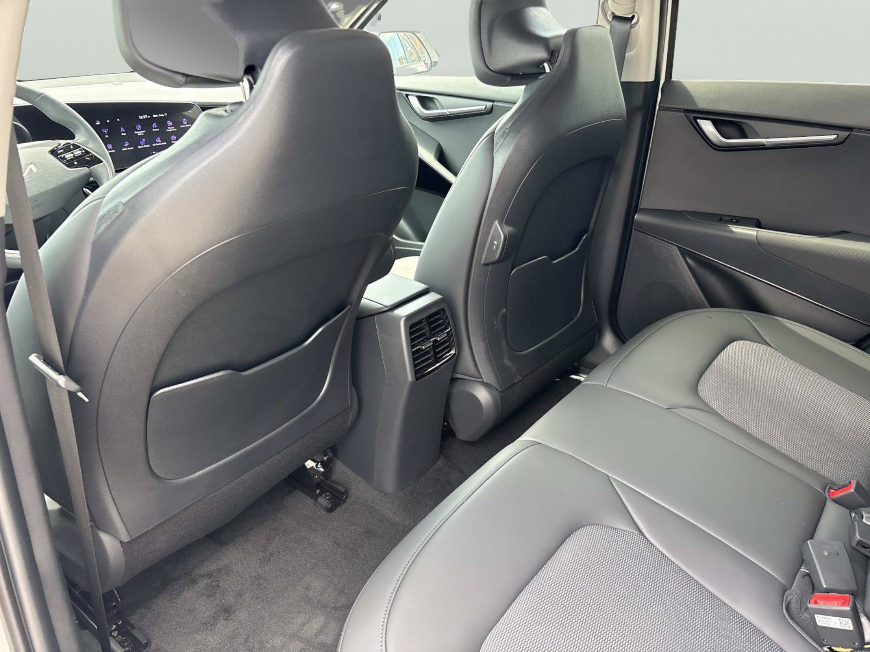 New 2026 Kia Niro Wind FWD image 17