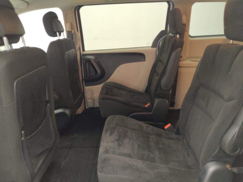 Used 2019 Dodge Grand Caravan SE FWD image 18