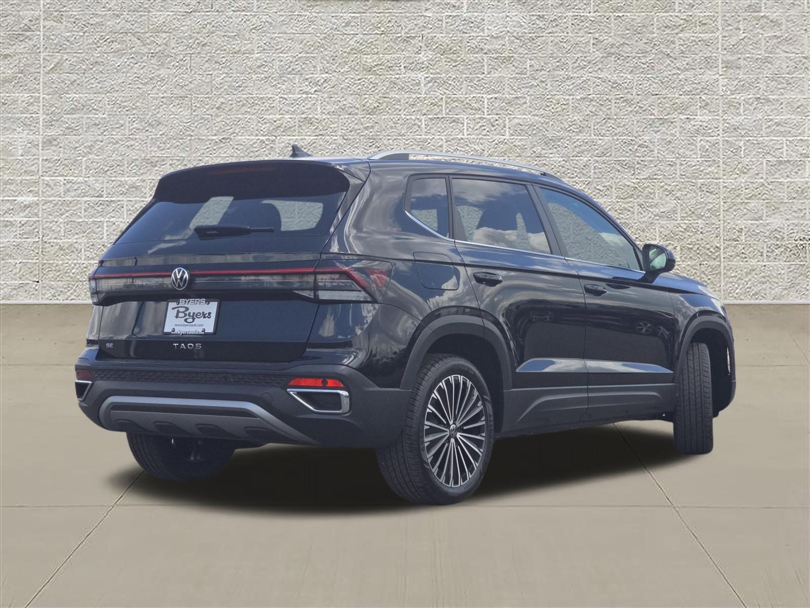 New 2026 Volkswagen Taos SE FWD image 7