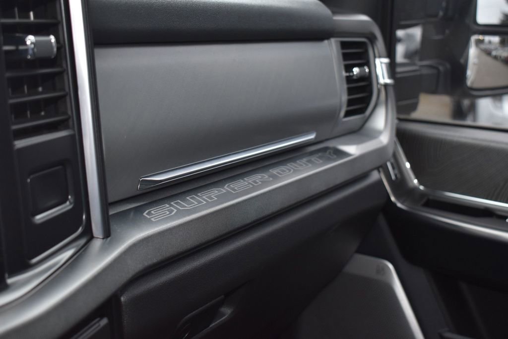 Used 2024 Ford F350 Platinum w/ FX4 Off-Road Package image 24