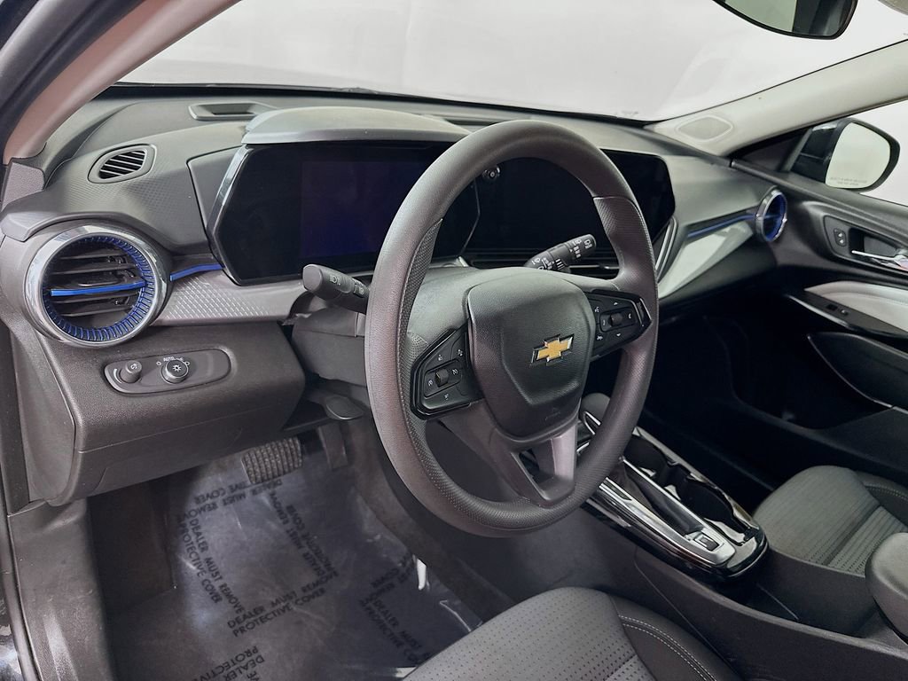 Used 2025 Chevrolet Trax LT image 14