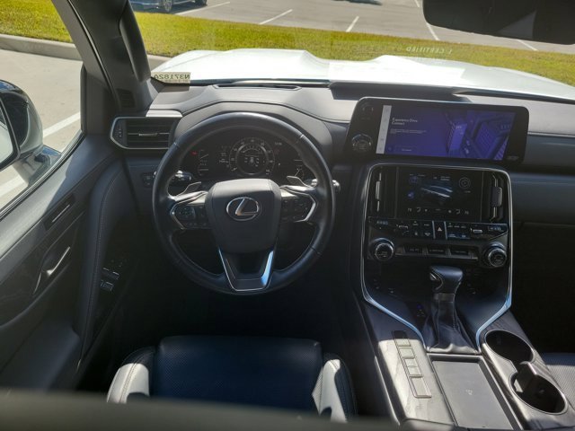 Used 2022 Lexus LX 600 4WD w/ Premium Package image 18