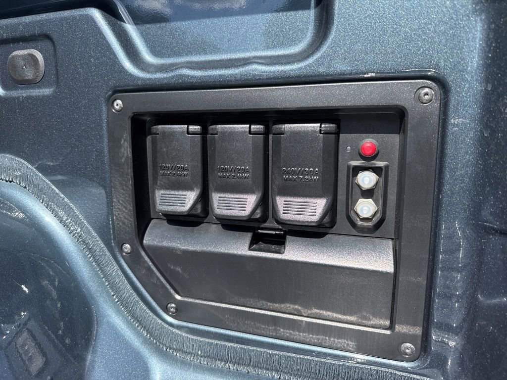 Used 2025 Chevrolet Silverado EV LT AWD/4WD image 21