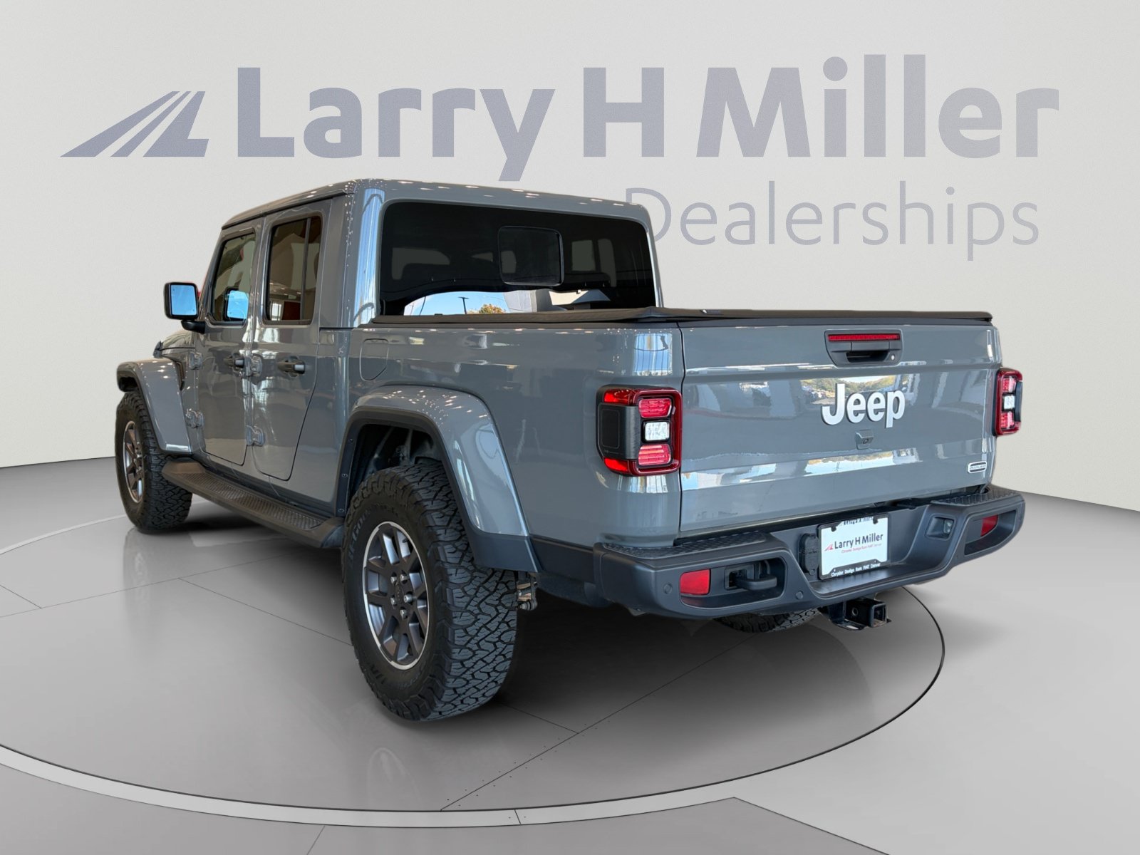 Used 2021 Jeep Gladiator Overland w/ Popular Equipment Package AWD/4WD image 3