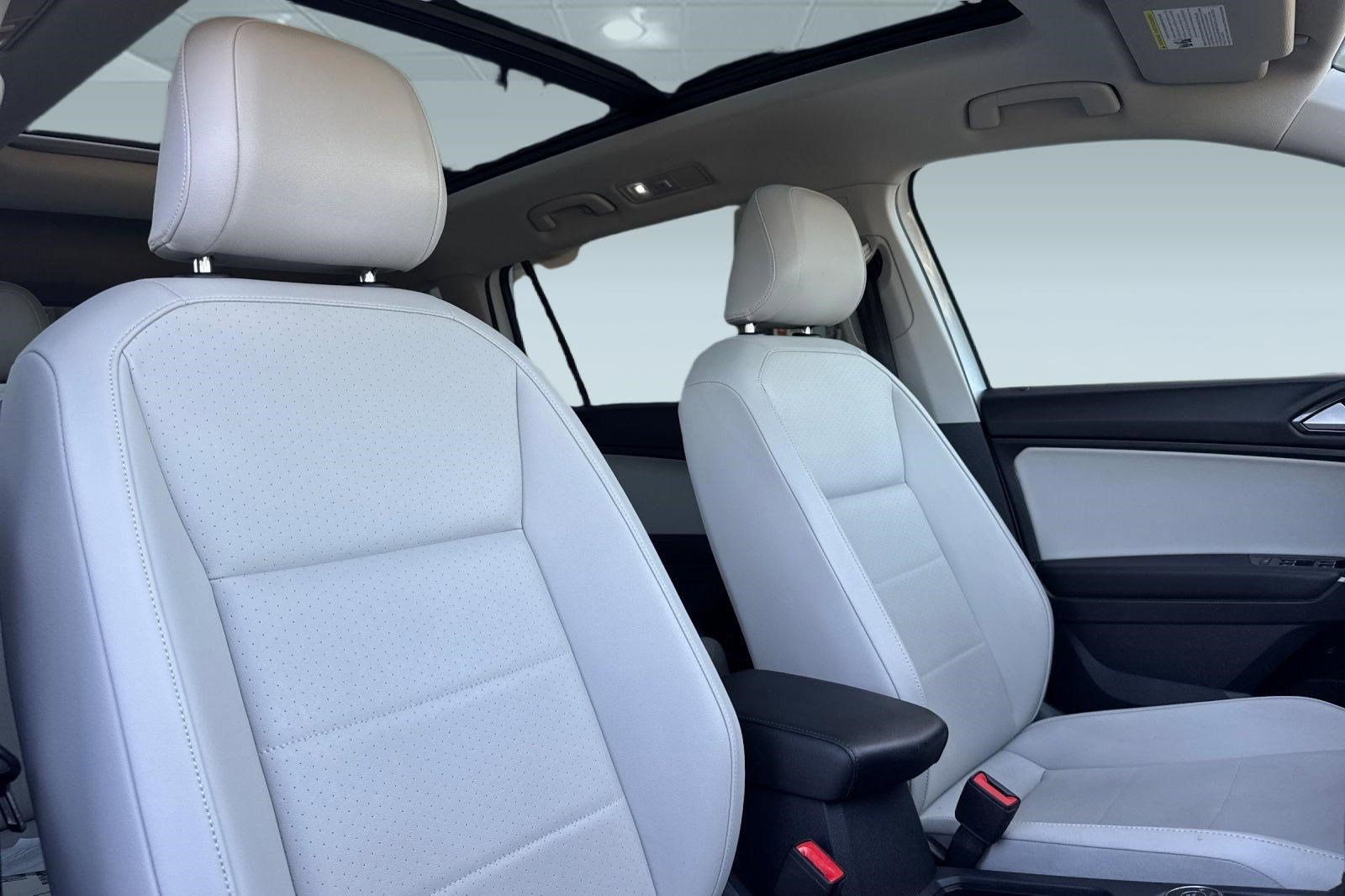 Used 2018 Volkswagen Tiguan SEL AWD/4WD image 31