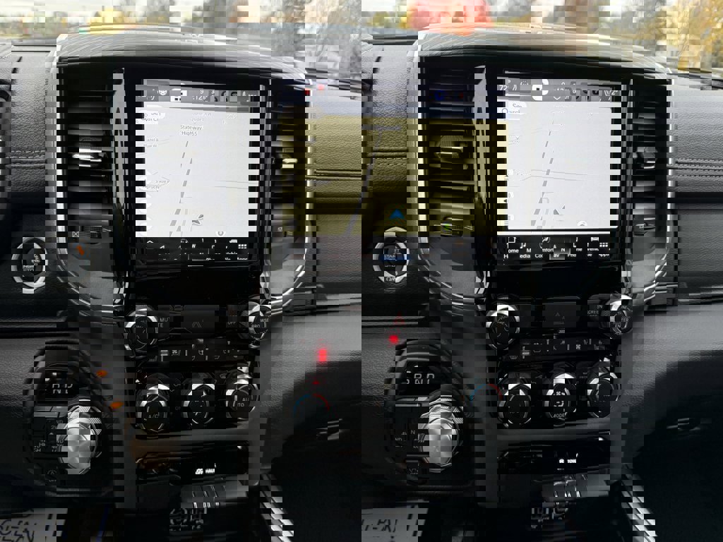 Used 2024 RAM 1500 Laramie image 19