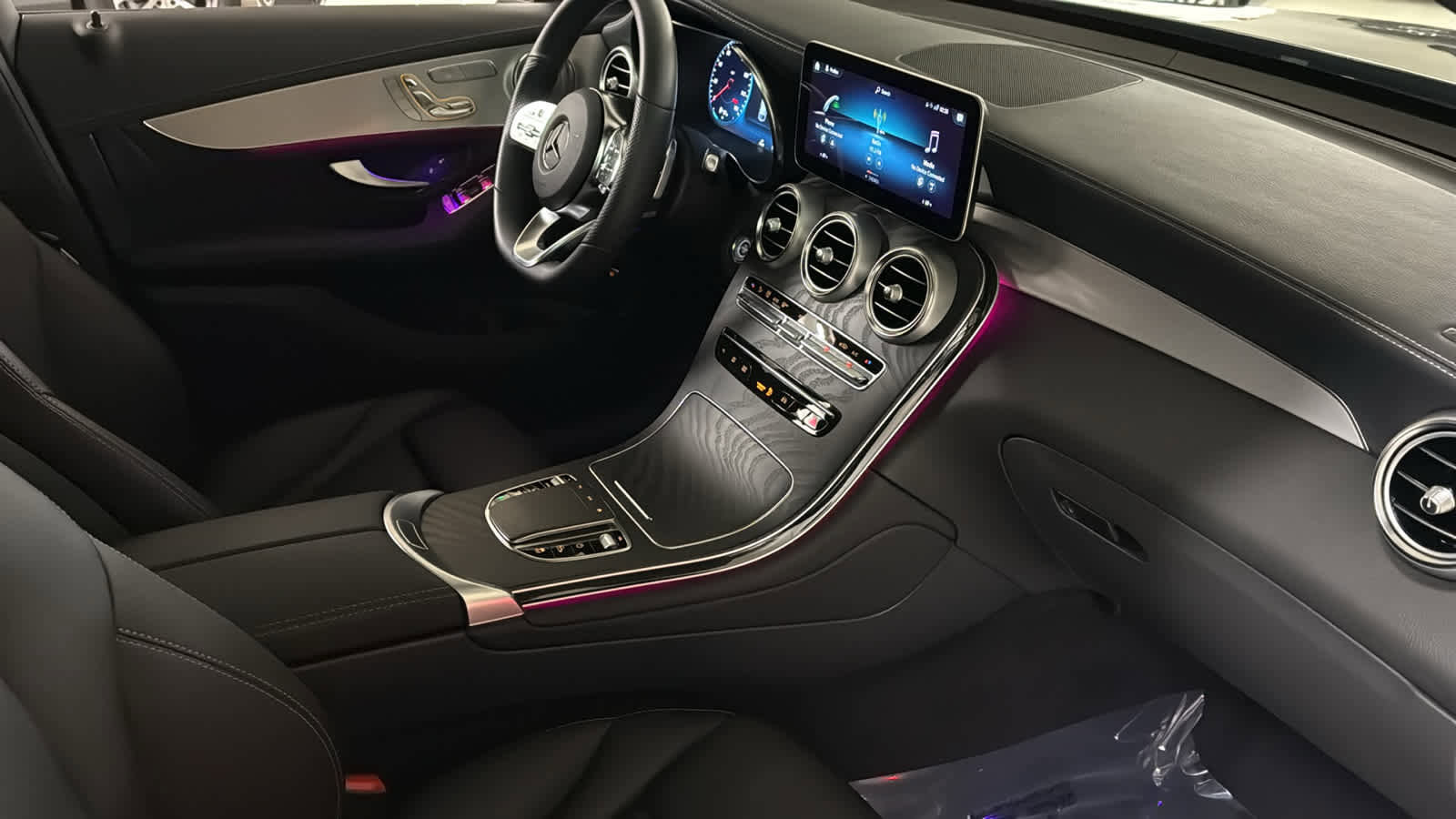 Used 2023 Mercedes-Benz GLC 300 4MATIC Coupe image 37