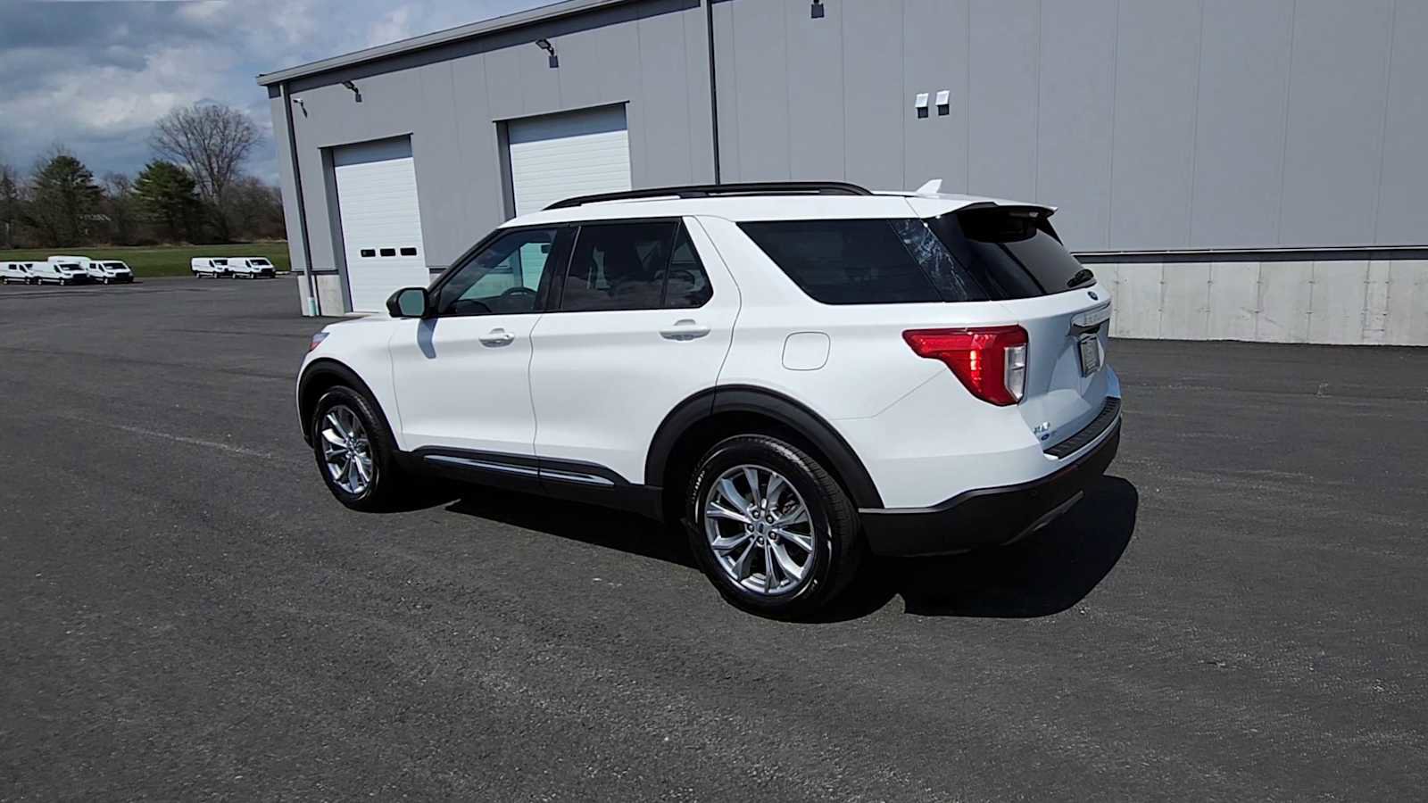 Used 2022 Ford Explorer XLT w/ Equipment Group 202A AWD/4WD image 6