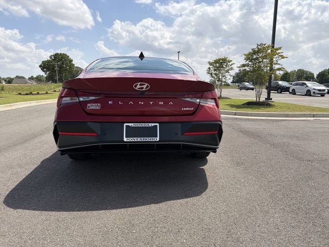 Used 2024 Hyundai Elantra Limited FWD image 5