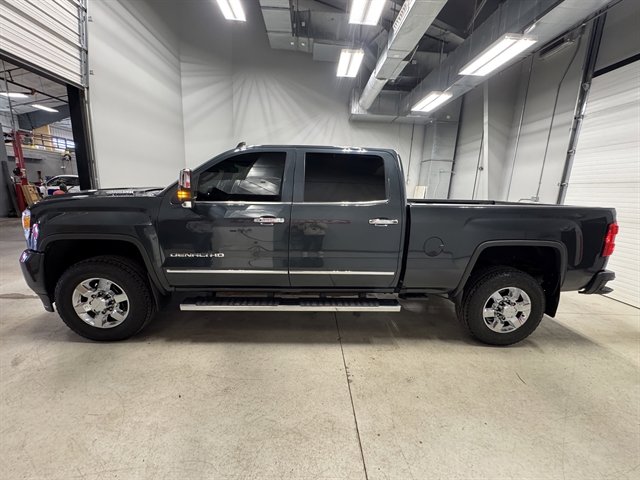 Used 2018 GMC Sierra 3500 Denali w/ Duramax Plus Package image 4