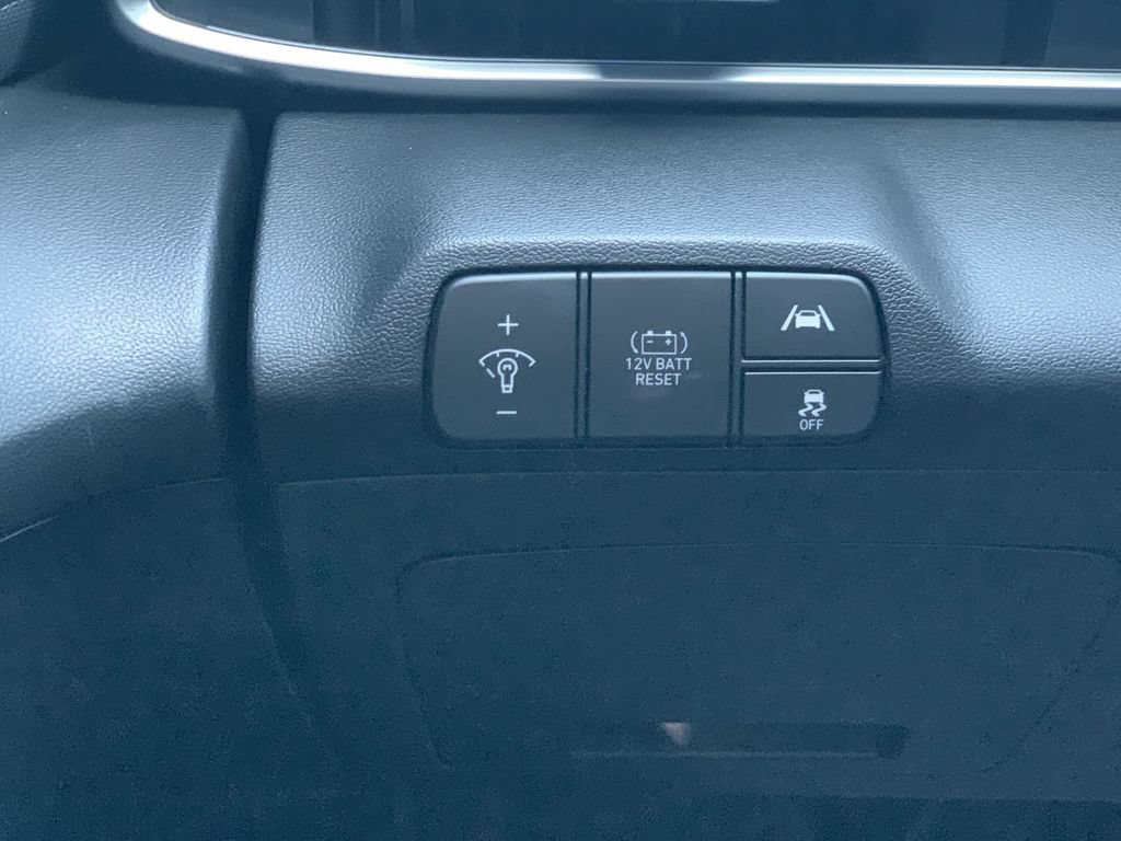 Used 2023 Hyundai Elantra Limited FWD image 15