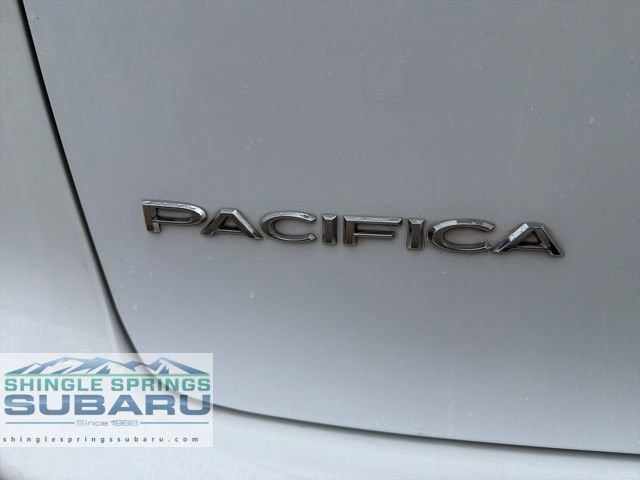 Used 2024 Chrysler Pacifica Touring-L FWD image 18