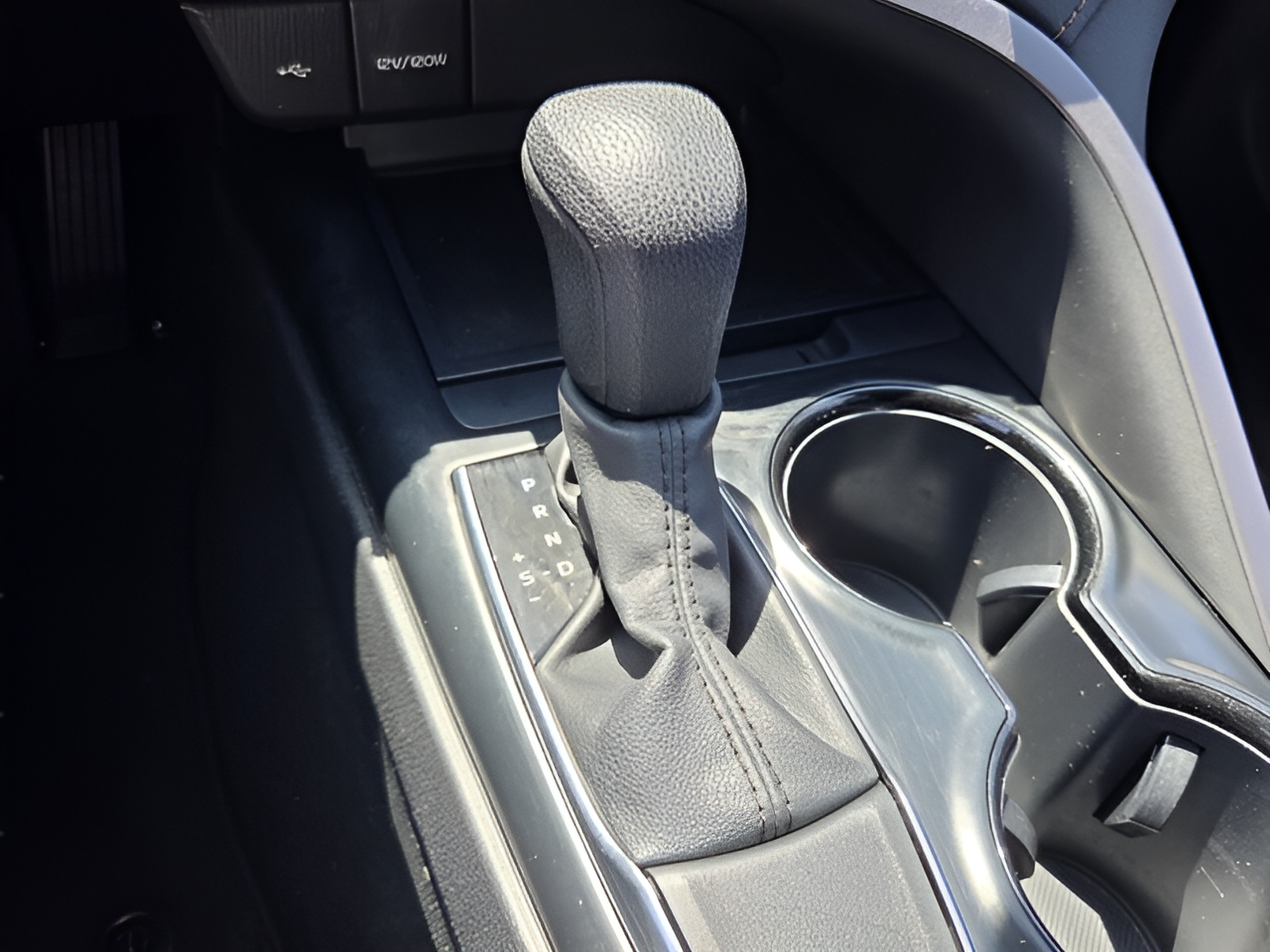 Used 2020 Toyota Camry LE FWD image 21