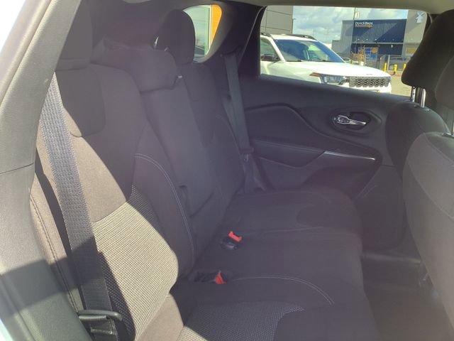 Used 2021 Jeep Cherokee Latitude image 32