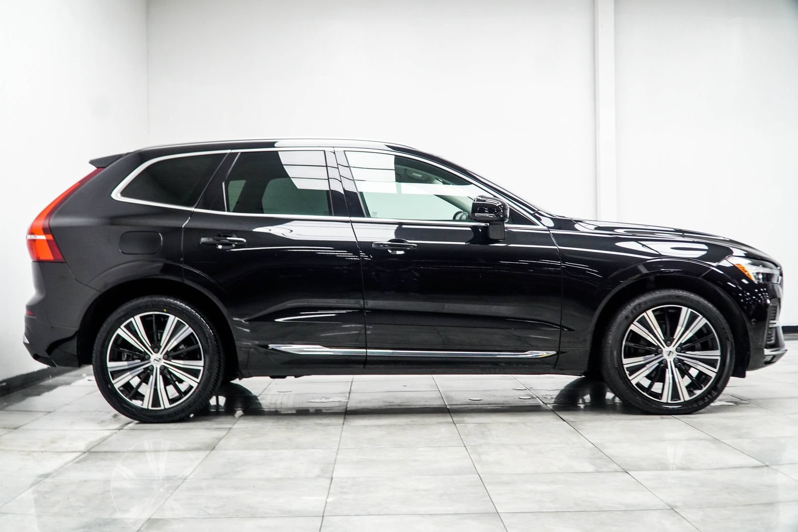 Used 2023 Volvo XC60 B5 Plus w/ Protection Package Premier FWD image 6