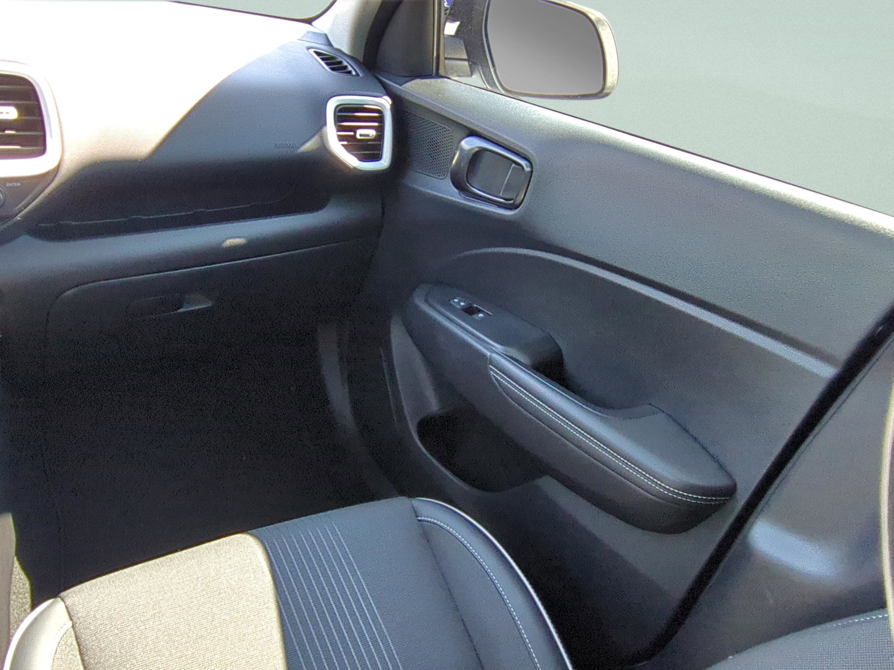 Certified 2024 Hyundai Venue Limited image 16