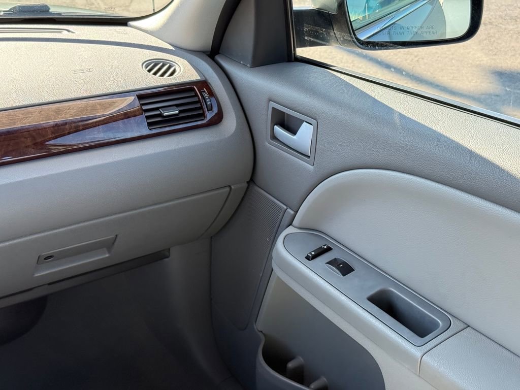 Used 2007 Ford Five Hundred SEL image 13