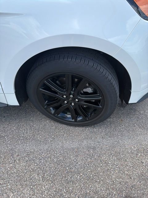 Used 2022 Ford Edge ST-Line w/ Class II Trailer Tow Package AWD/4WD image 3