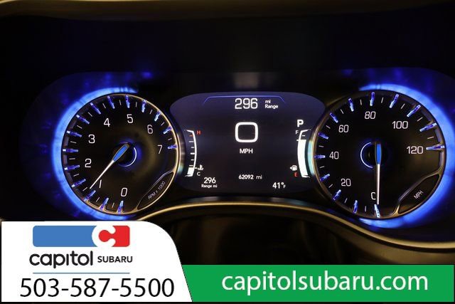 Used 2023 Chrysler Pacifica Touring-L image 16