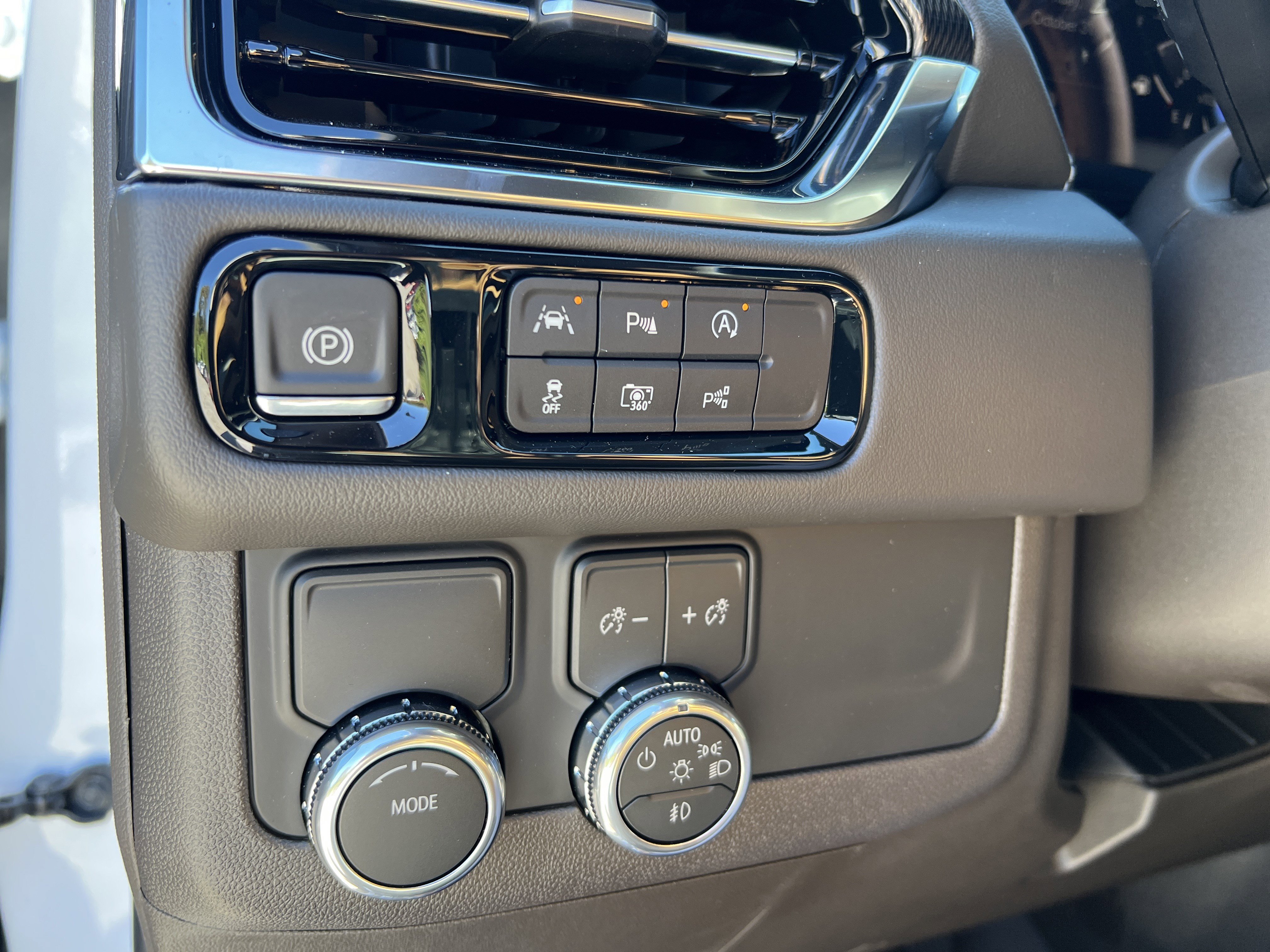 New 2026 GMC Yukon XL Elevation image 36