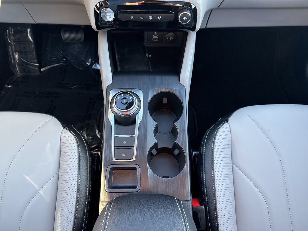 New 2025 Ford Escape SE w/ PHEV Premium Package FWD image 30