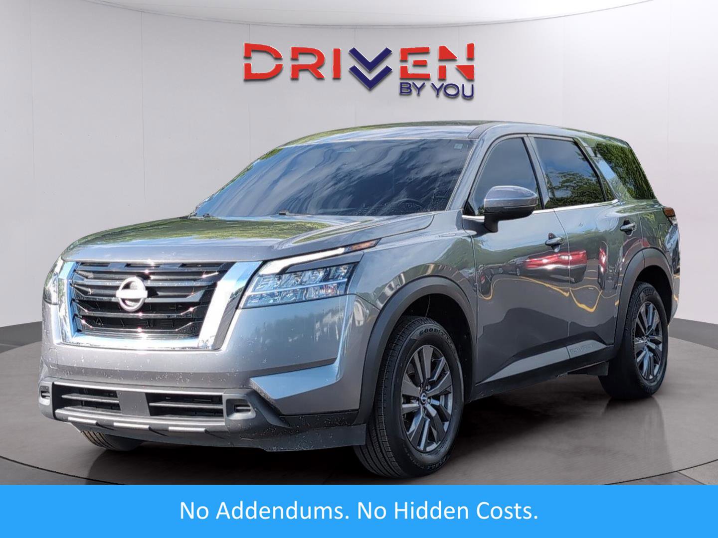 Used 2022 Nissan Pathfinder S FWD image 1