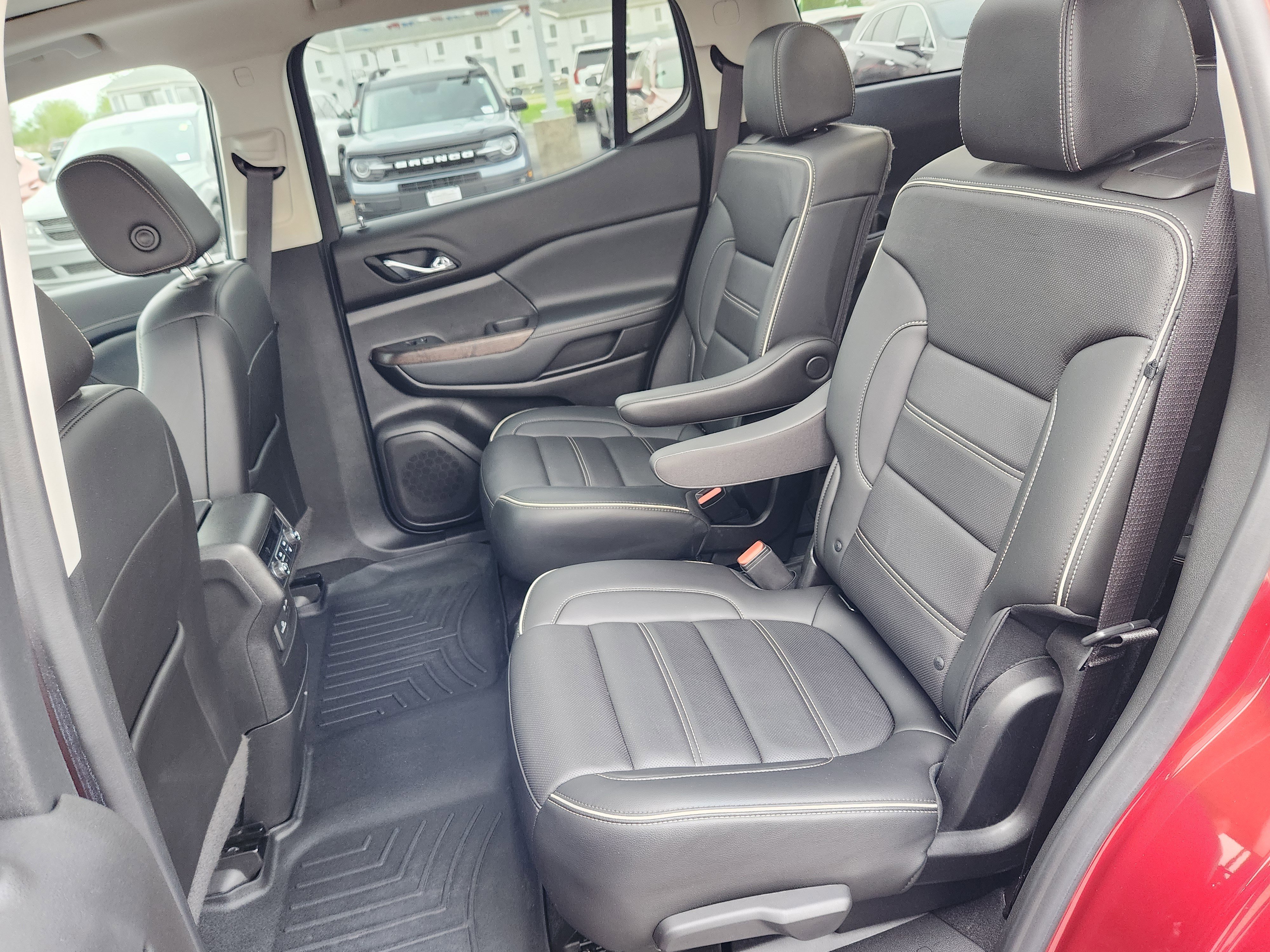 Used 2021 GMC Acadia Denali w/ Denali Technology Package image 12