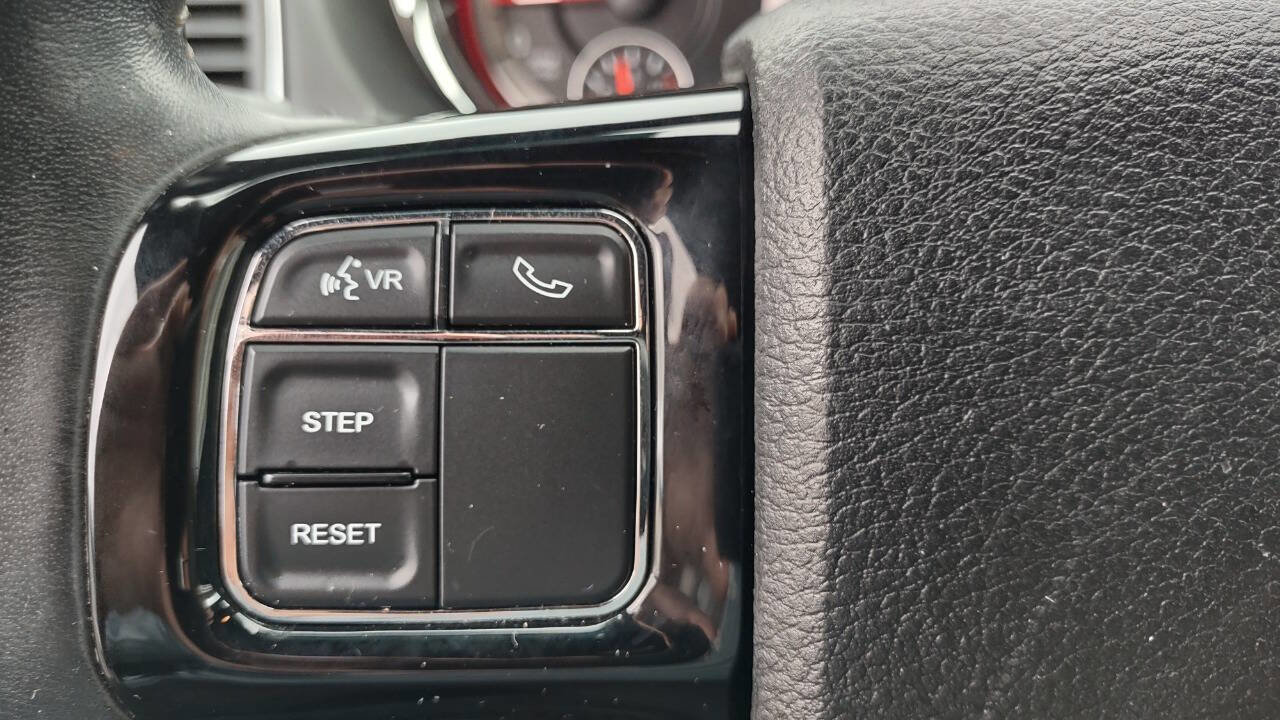Used 2019 Dodge Grand Caravan SXT image 17