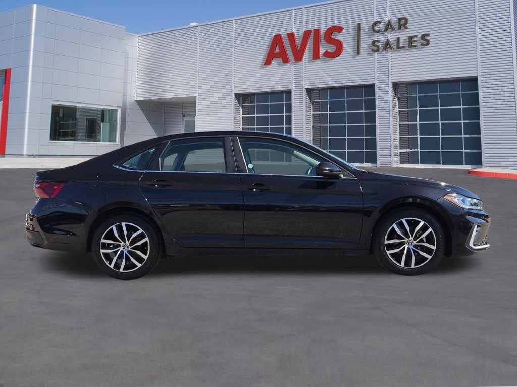 Used 2026 Volkswagen Jetta SE FWD image 5