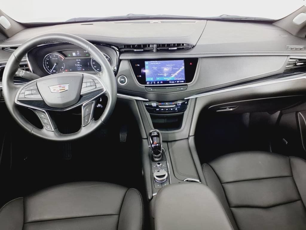 Certified 2025 Cadillac XT5 Premium Luxury AWD/4WD image 3
