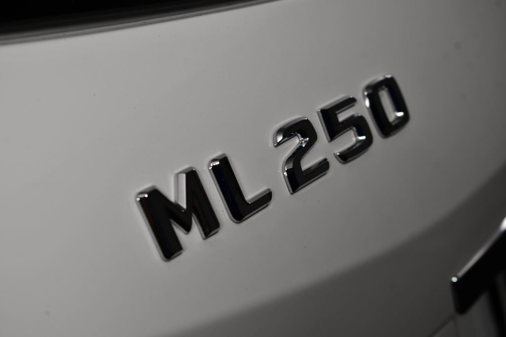 Used 2015 Mercedes-Benz ML 250 BlueTEC 4MATIC image 46