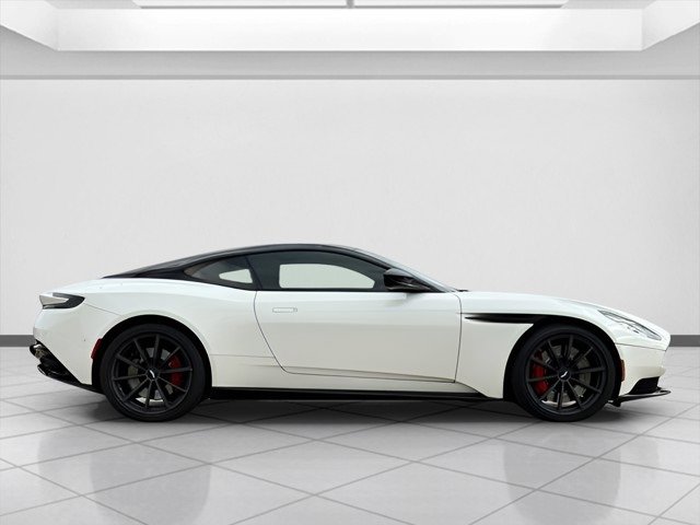 Used 2022 Aston Martin DB11 Coupe image 9