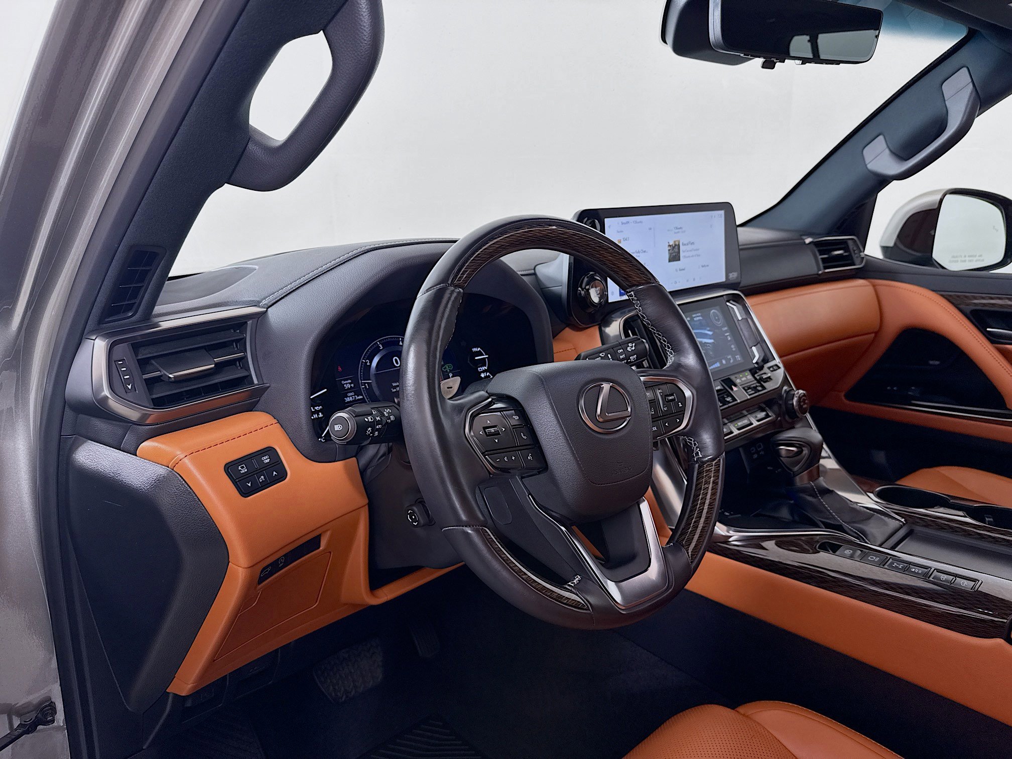 Used 2023 Lexus LX 600 4WD w/ Accessory Package (Z1) image 9