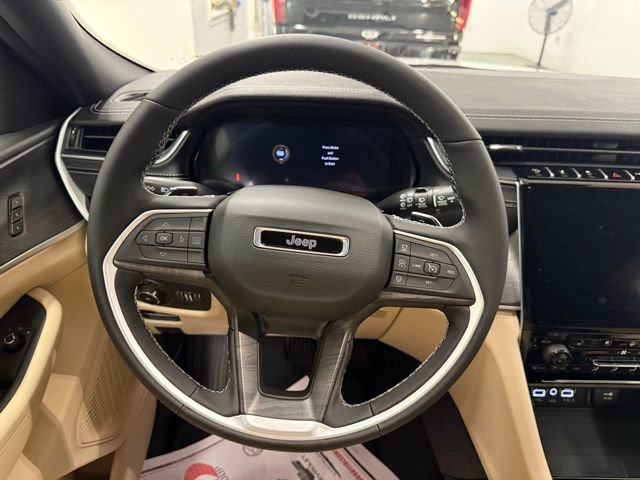 New 2025 Jeep Grand Cherokee Limited w/ Luxury Tech Group II image 18