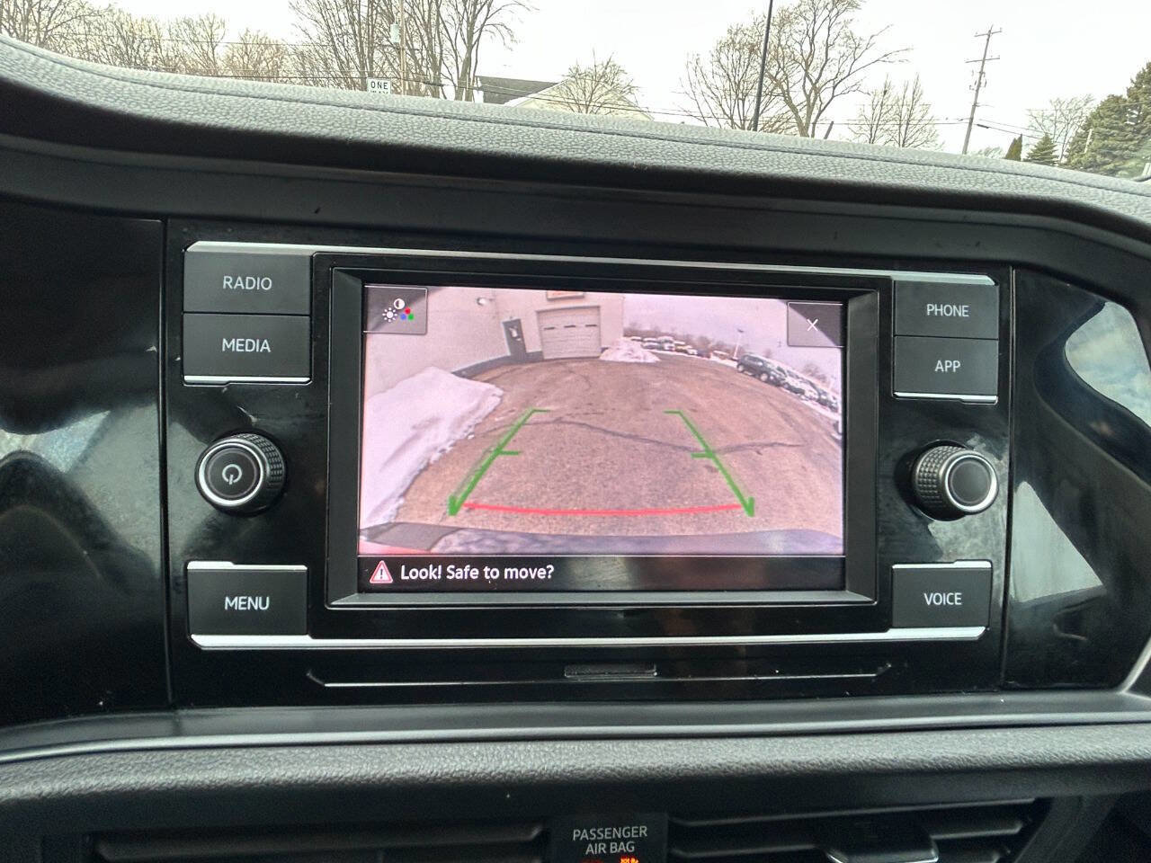 Used 2024 Volkswagen Jetta SE image 32