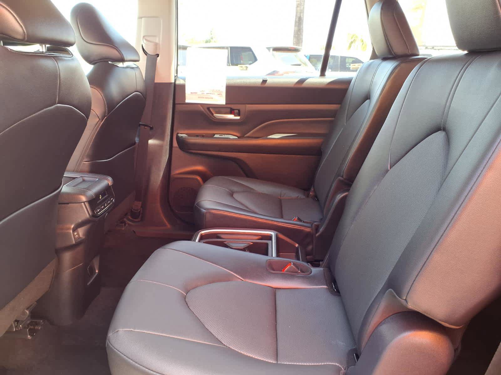 Used 2025 Toyota Grand Highlander FWD image 19
