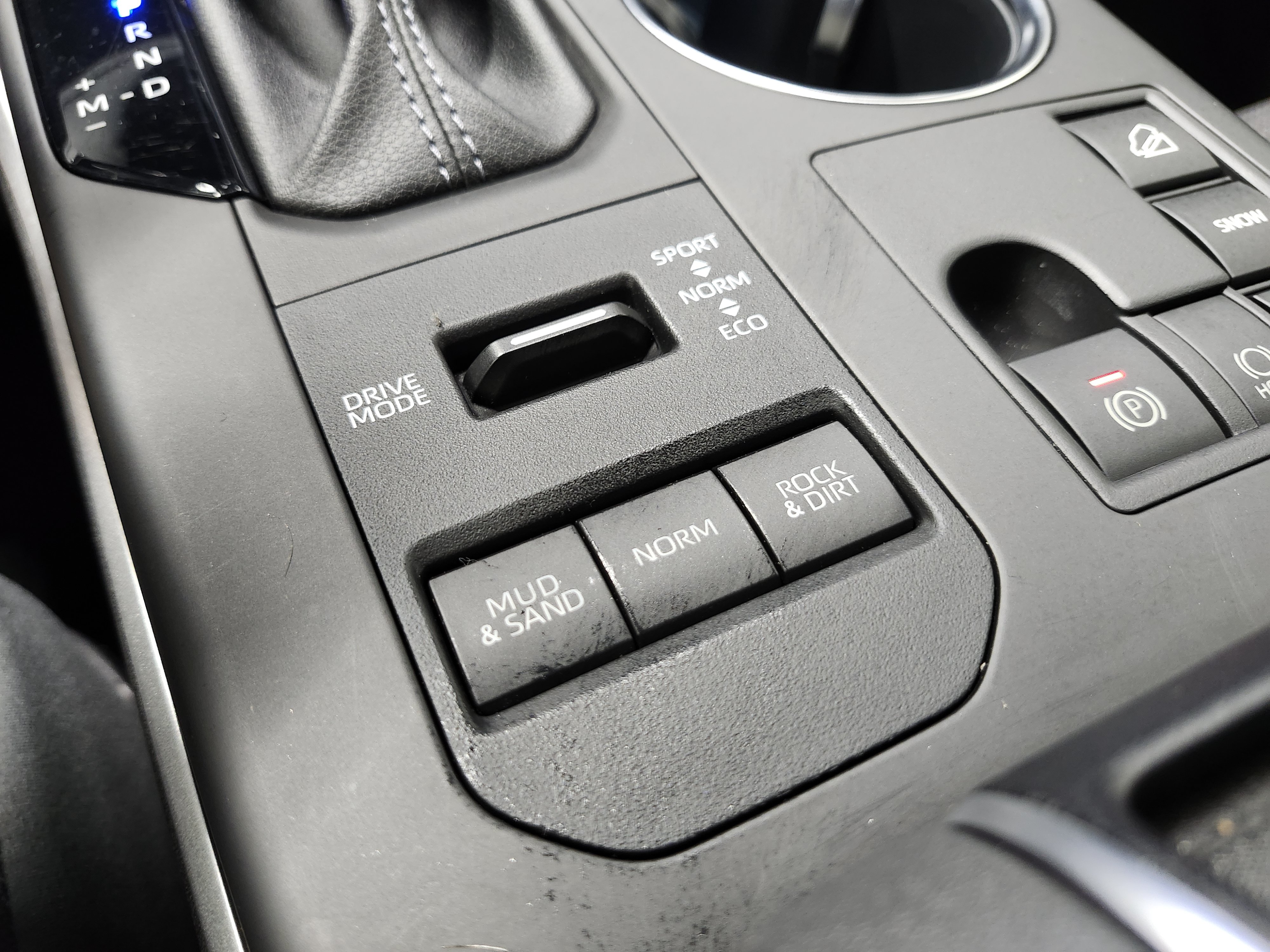 Used 2023 Toyota Highlander LE AWD/4WD image 9