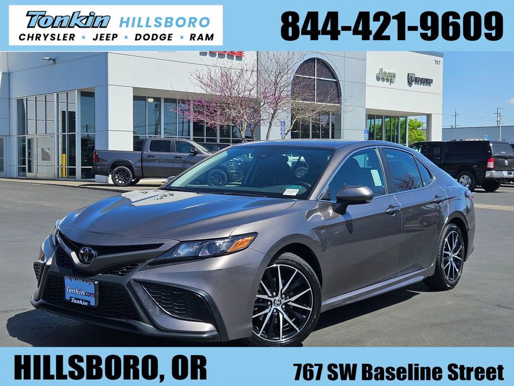 Used 2024 Toyota Camry SE FWD image 1