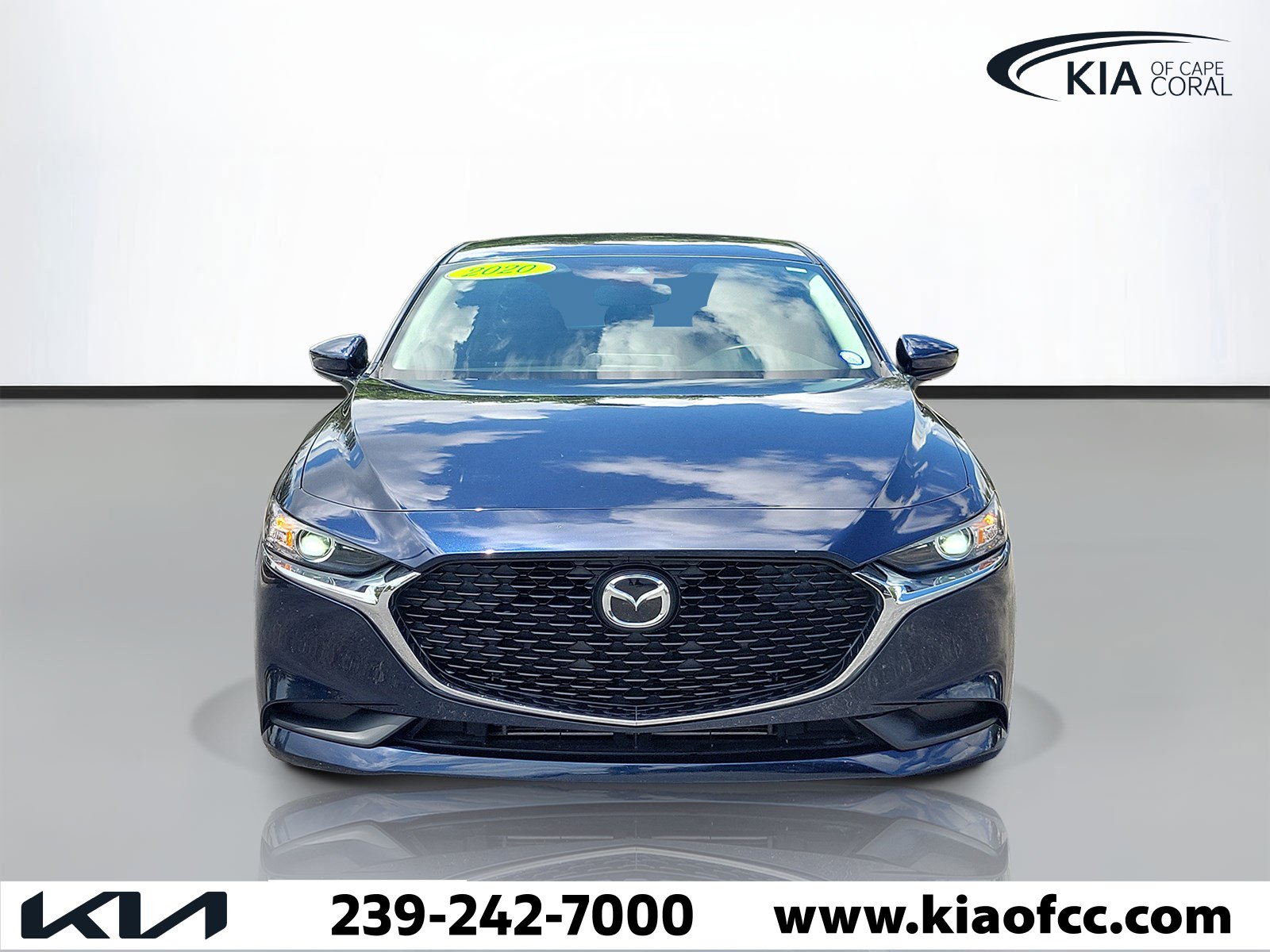Used 2020 MAZDA MAZDA3 Sedan FWD image 2