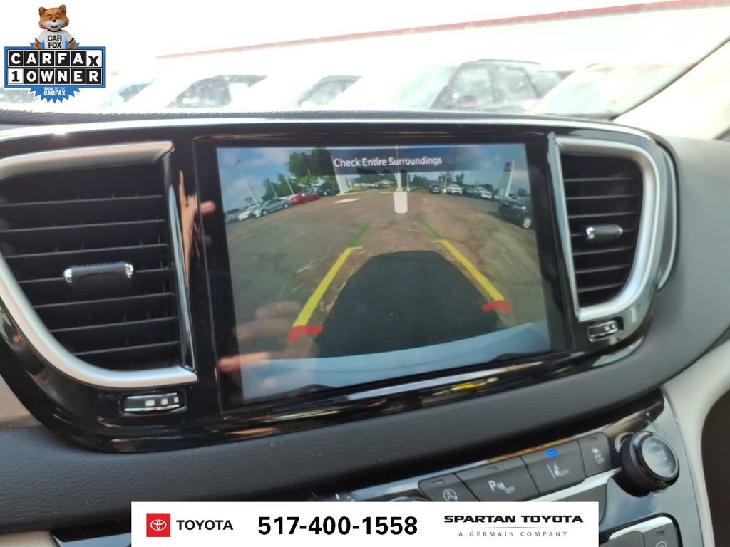 Used 2024 Chrysler Pacifica Touring-L FWD image 24