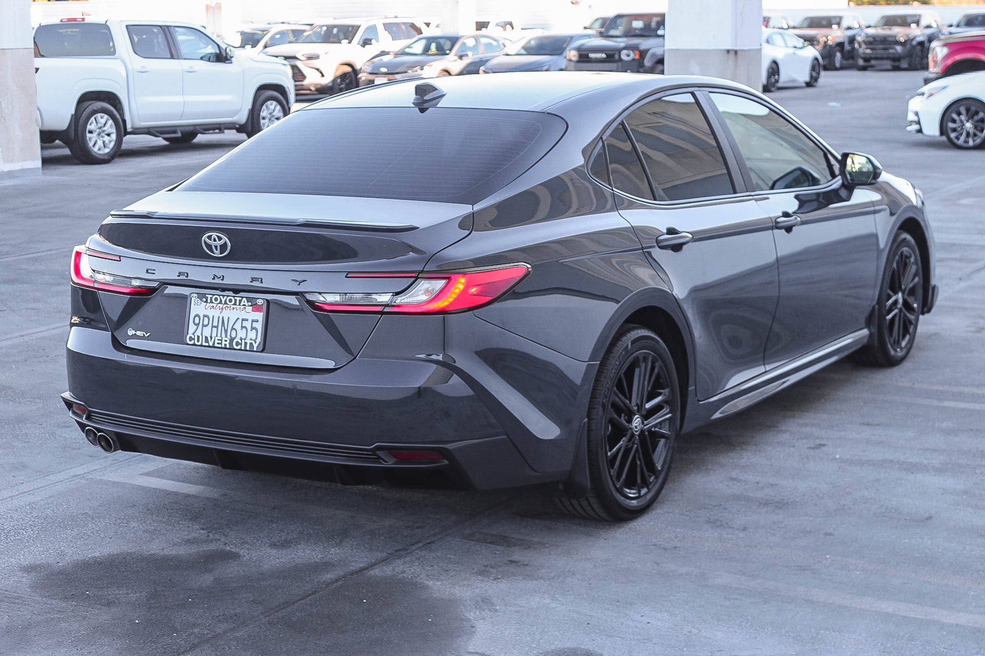 Used 2025 Toyota Camry SE image 9