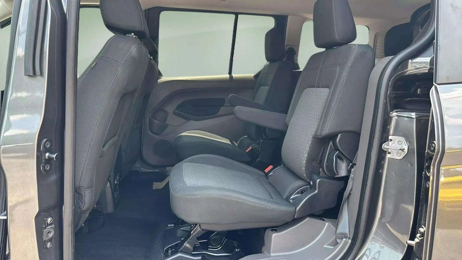 Used 2020 Ford Transit Connect XLT image 15