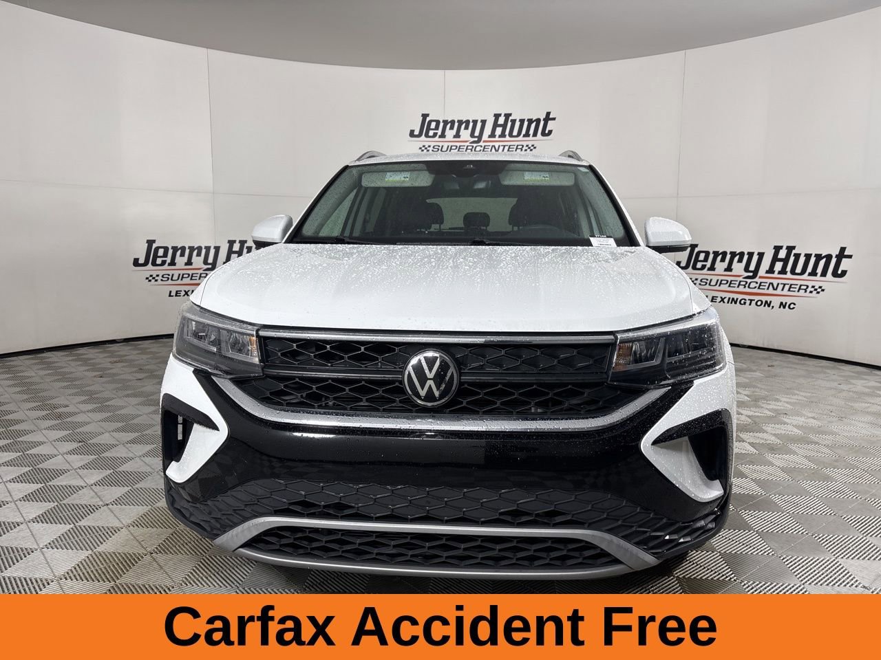 Used 2023 Volkswagen Taos SE image 3