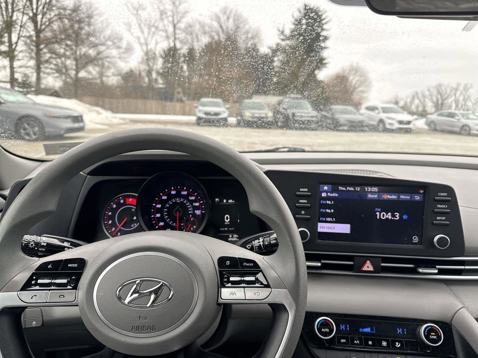 Used 2022 Hyundai Elantra SEL FWD image 11