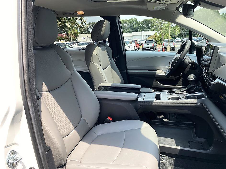 Certified 2026 Toyota Sienna XLE FWD image 24