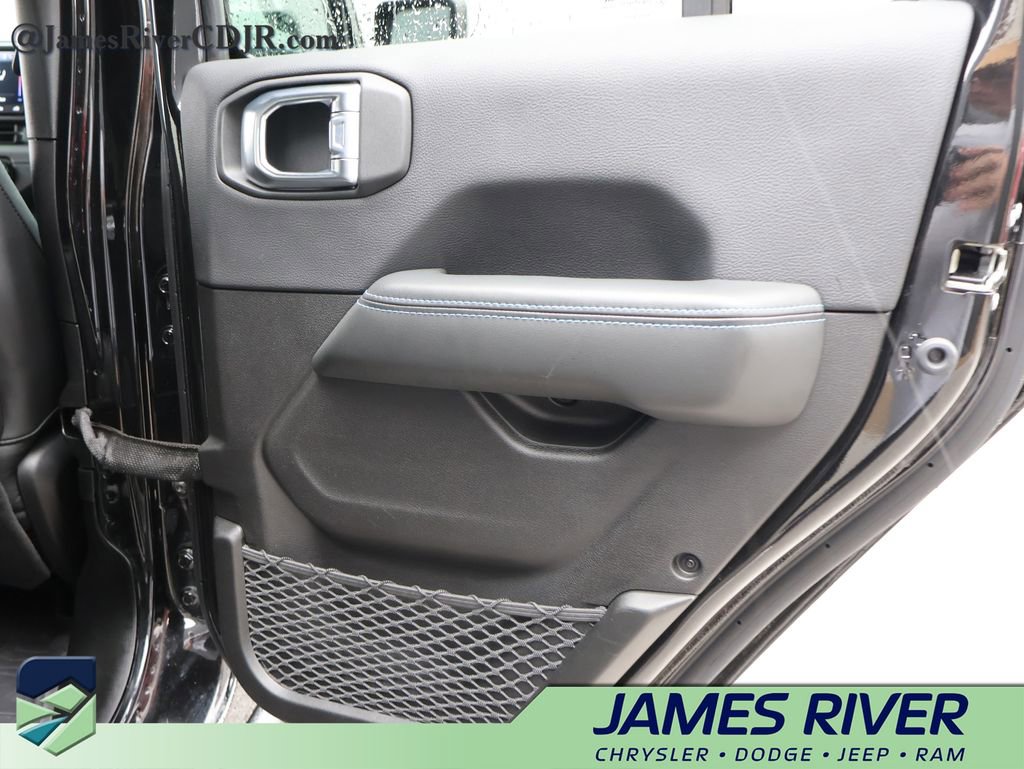 Used 2025 Jeep Wrangler Unlimited Rubicon 4xe w/ Safety Group AWD/4WD image 11