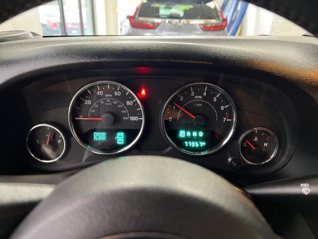 Used 2015 Jeep Wrangler Rubicon w/ Power Convenience Group image 18