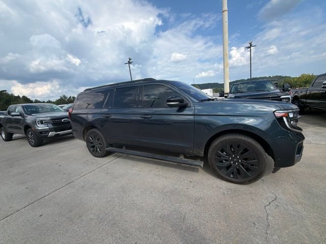 Used 2025 Ford Expedition Max Platinum w/ Stealth Appearance Package AWD/4WD image 11