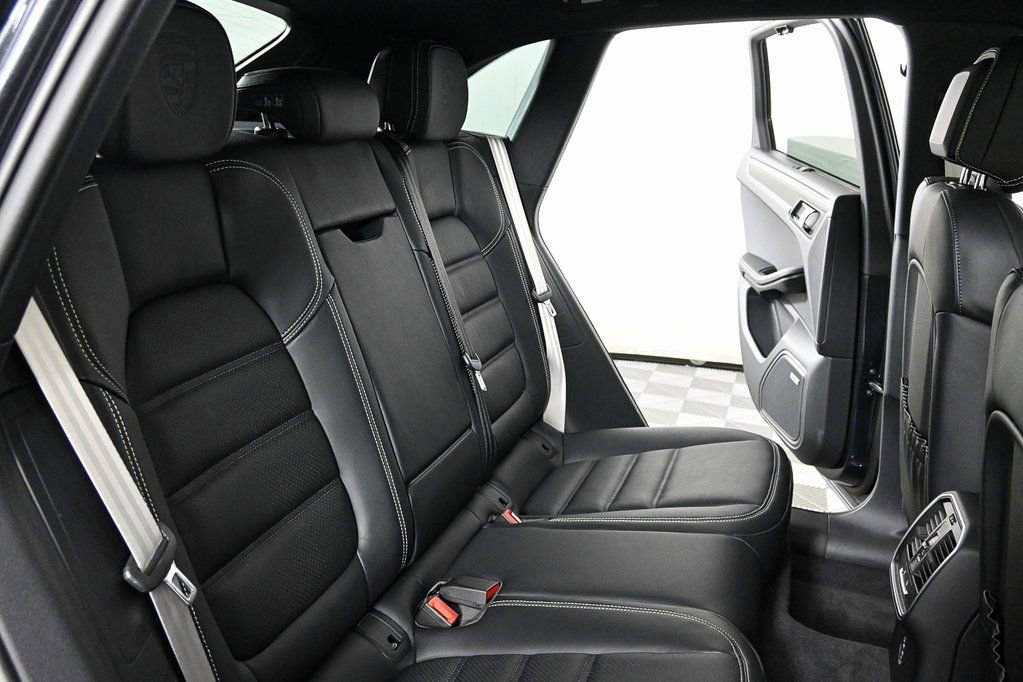 Certified 2026 Porsche Macan AWD/4WD image 21