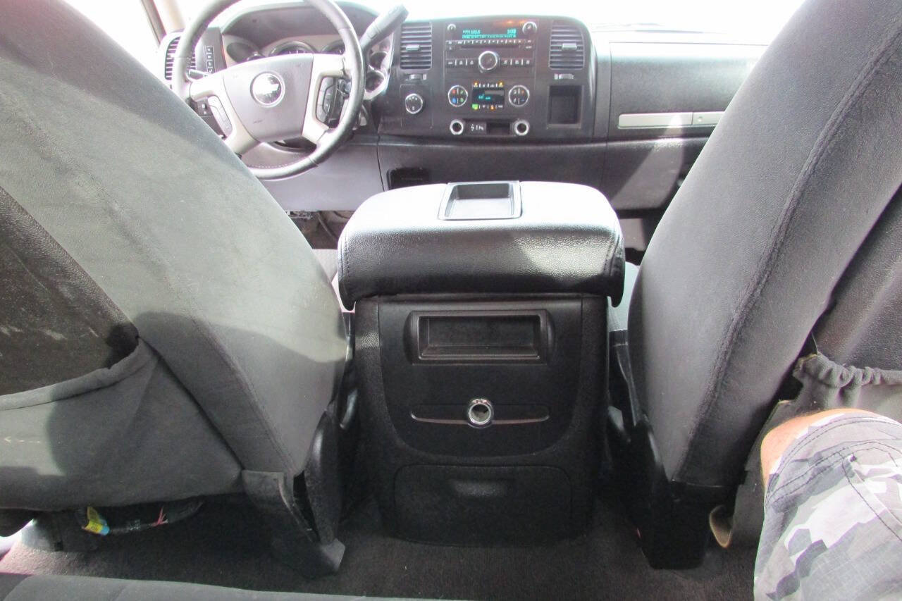Used 2007 Chevrolet Silverado 2500 LT w/ 2LT Convenience Package AWD/4WD image 29